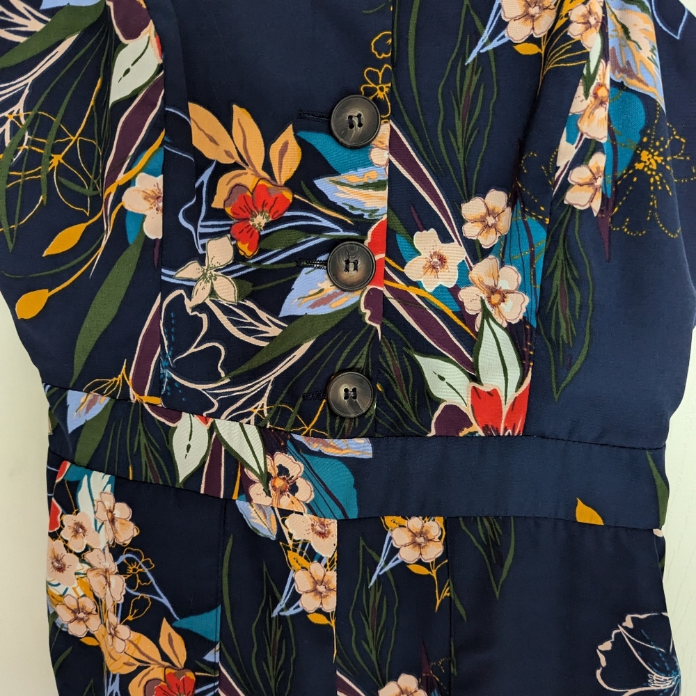 Adelyn Rae XS Navy floral cropped jumpsuit